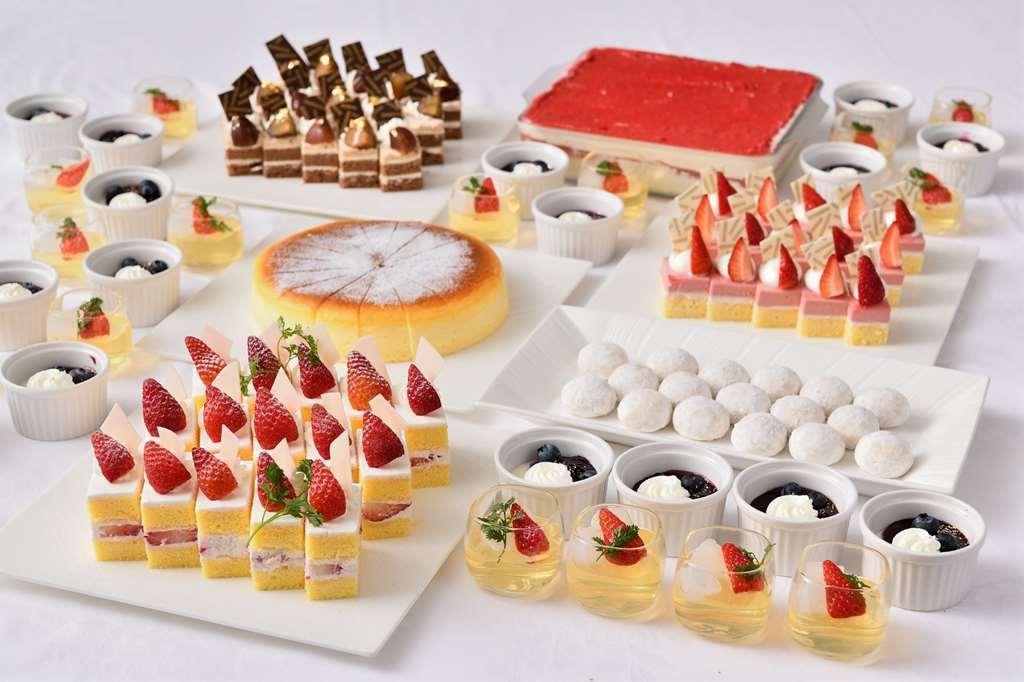 Nagoya Prince Hotel Sky Tower Restaurant billede A selection of desserts