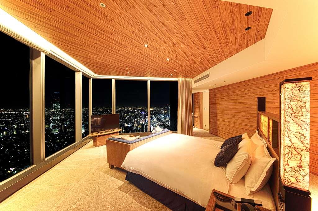 Nagoya Prince Hotel Sky Tower Værelse billede A bedroom at the Ritz-Carlton, Osaka